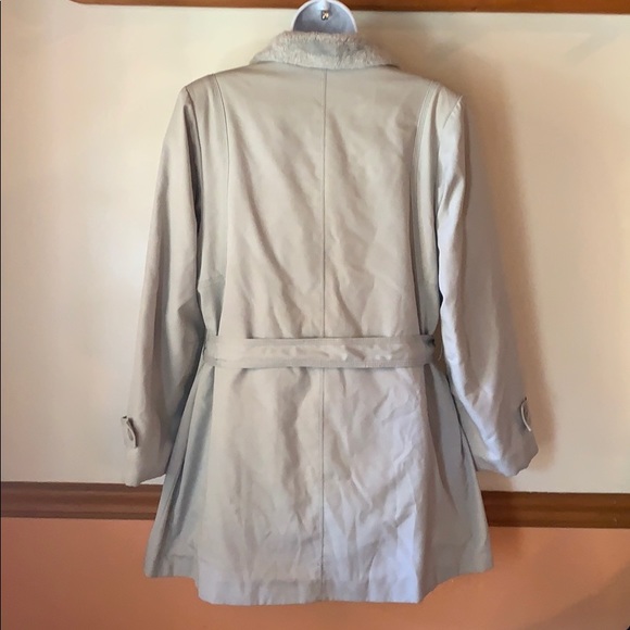 Lovely Jacket - Picture 2 of 5